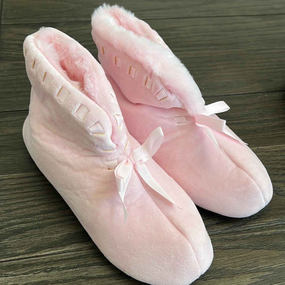 Dearfoams Pink Women's Slippers - Picture 2 of 6